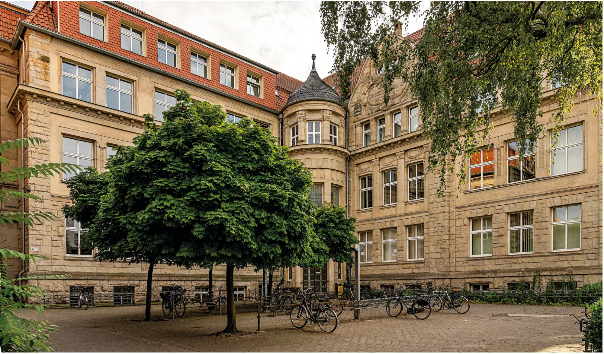 Der Bispinghof gegenüber dem Juridicum