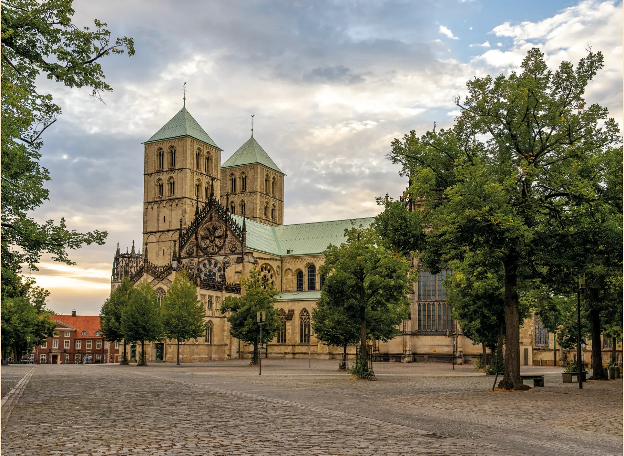 Der Domplatz in Münster in den frühen Abendstunden