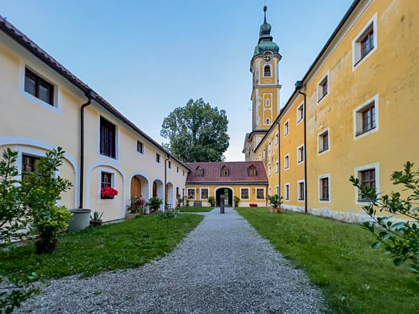 Reisach – vom Karmelitenkloster zum Monasterium modernum