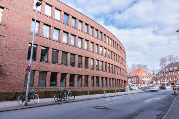 Das Klarissenkloster an der Scharnhorststraße – von der Klausur zum Bürogebäude Ein Büro auf historischem Grund